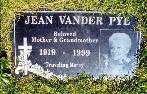 Pin by Dan Higgins on Blast from the Past | Famous graves, Famous tombstones, Headstones