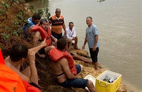 Duas V Timas De Naufr Gio No Rio Paraguai S O Irm Os De E Anos