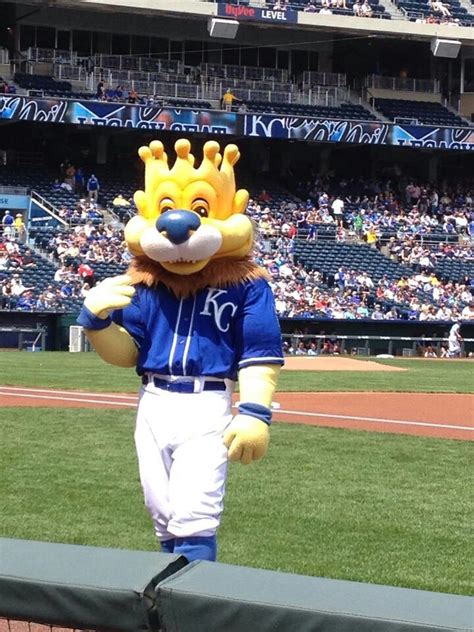 Slugger Kansas City Royals mascot | Mascot, Team mascots, Slugger