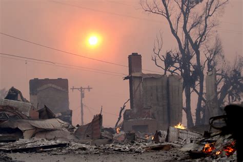 Thomas Fire burning near Ventura, thousands evacuated - Santa Ynez ...