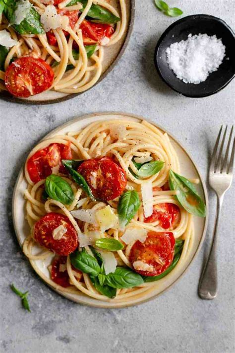 Bucatini Pasta with Roasted Tomatoes and Basil | Anna Banana