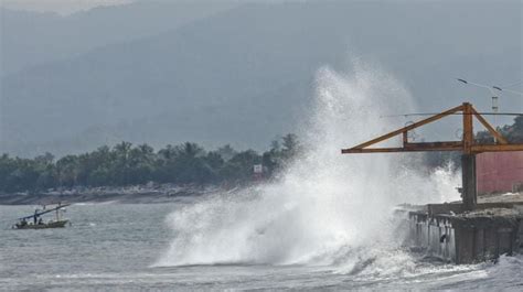 Waspadai Gelombang Air Laut Setinggi 4 Meter Di Beberapa Daerah