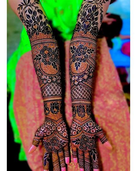 Pakistani Mehndi Design For Bridal Hand