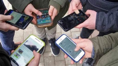 Filmano Compagno Di Classe Minorenne E Diffondono Video Hot Denunciati
