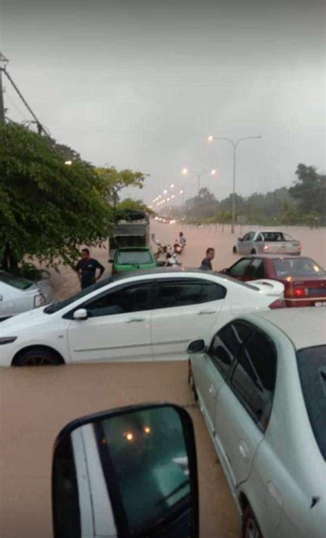 Banjir Kilat Di Pokok Sena Mangsa Dipindahkan