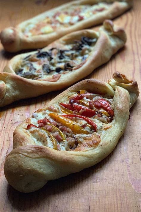 Easy Peinirli Greek Pizza Boats Artofit