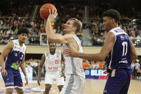 Basketball Bundesliga Erster Saisonsieg für Brose Bamberg Sport aus