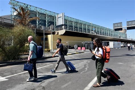 Etna In Eruzione Chiuso L Aeroporto Di Catania Corriere Della Calabria