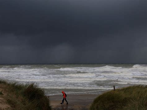 France Trois départements en vigilance rouge avec l arrivée de la