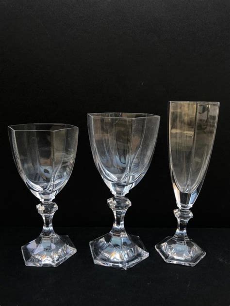 Service de verres en cristal de Sèvres comprenant 22 pièces dont 8