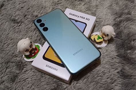 Foto Hands On Samsung Galaxy M G Ponsel Menengah Dengan Baterai