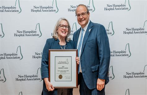 Dartmouth Hitchcock Medical Centers Executive Vice President Honored With Presidents Award By