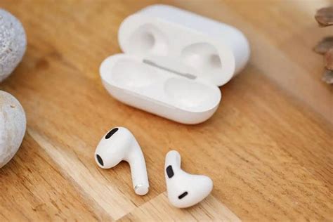 So Sánh Airpods Pro 2 Và Airpods 3 Khác Nhau Như Thế Nào