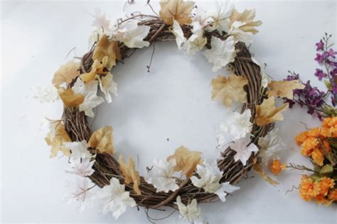 Dollar Tree Fall Wreaths - Mulch & Paint