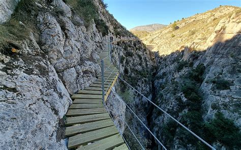 Ruta Del Embalse De Relleu Y Pasarela Colgante De Relleu Foto Valencia