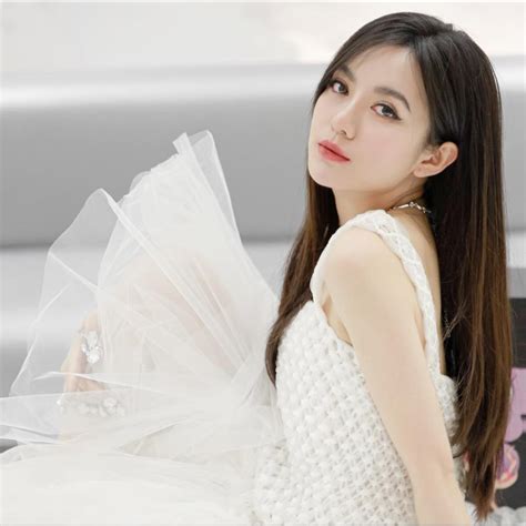 MC Tú Linh hot girl M U ngày càng xinh đẹp dù đã là mẹ bỉm 2 con