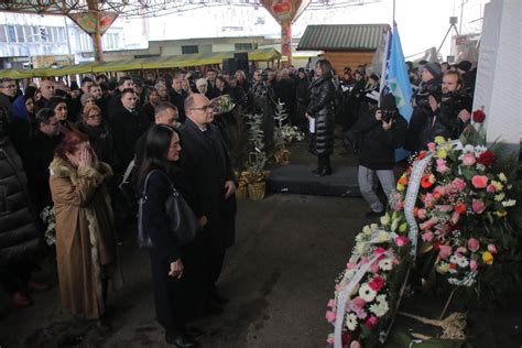 Oslobođenje FOTO i VIDEO Građani i boračka udruženja odali počast