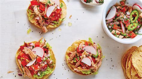 Tostadas de atún en salpicón rapidísimas de preparar en casa