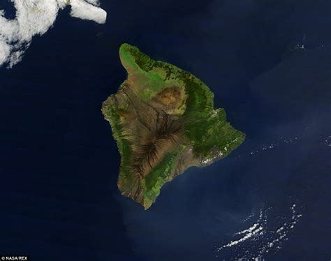 Nasas Images Of The Worlds Sunniest Tropical Islands Taken From