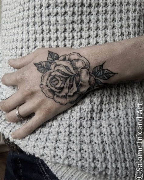 Blackwork Rose Tattoos You Ll Instantly Love Tattooblend