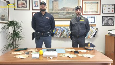 Un Chilo Di Cocaina E 7mila Euro In Contanti Fermato Al Casello Un