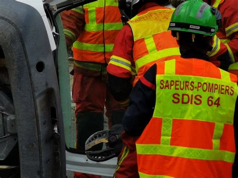 Pyrénées Atlantiques Violente collision entre un poids lourd et une