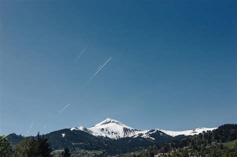 Premium Photo Majestic Snow Covered Mountain Peak