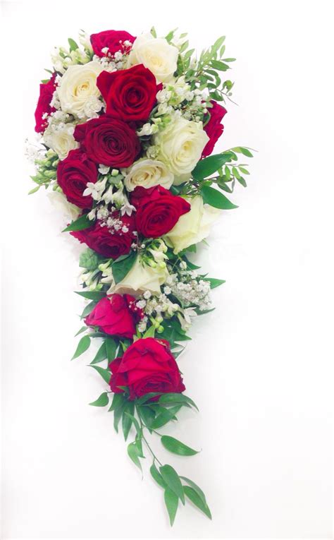 Wasserfall Brautstrauß mit Rosen Schleierkraut Bouvardia und Ruscus