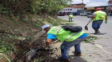 Desarrollan Labores De Colocaci N De Asfalto Y Mantenimiento En