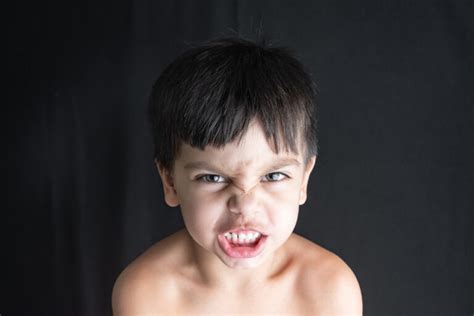 5 Strategien zur Zügelung von Aggressionen bei Kindern | eltern-und ...