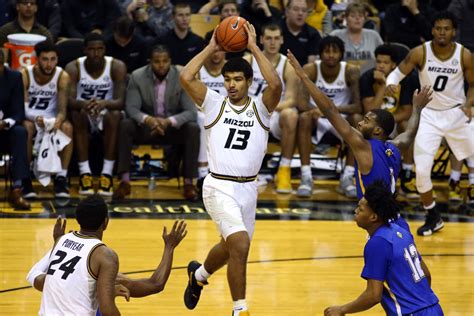 Study Hall Mizzou Beats Morehead State Despite An Off Night