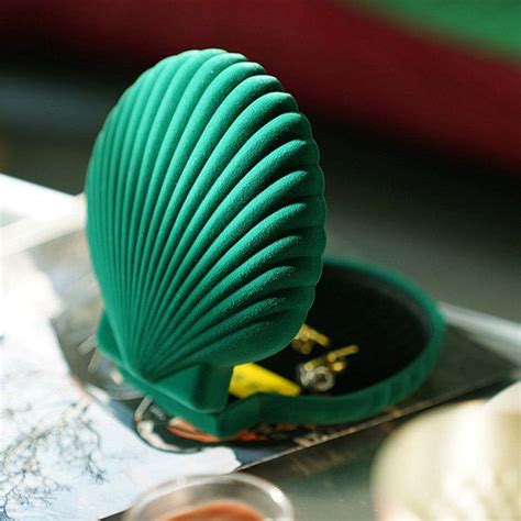 Velvet Lined Clam Shell Jewelry Holder Made In Spain Red Blue