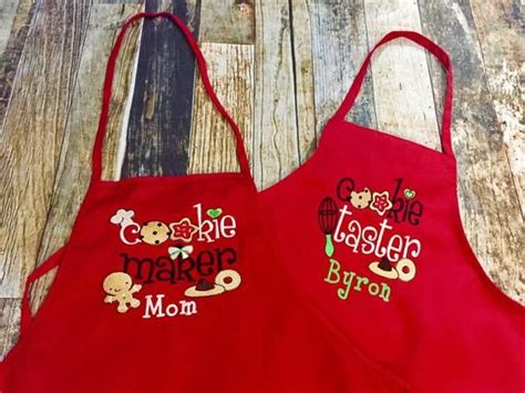 Mommy And Me Apron Set Cookie Maker And Taster Etsy Cookie Maker Holiday Aprons Baking Apron