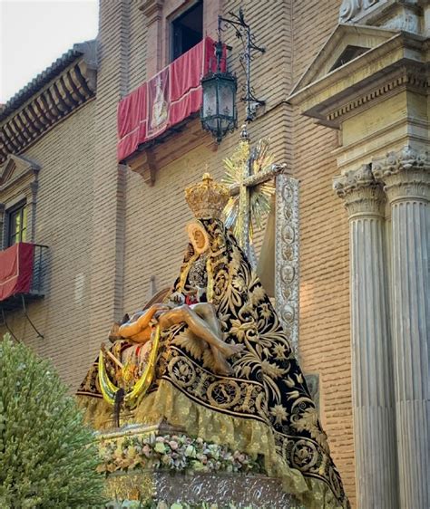 Ofrenda Floral De La Virgen De Las Angustias Granada Only