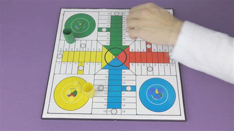 Como Se Juega Al Parchis No Te Enojes Ludo Parques Juego De Mesa