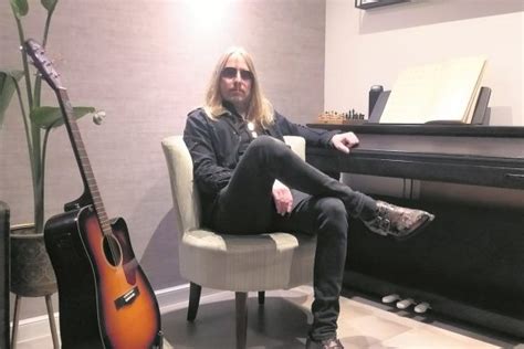 EMIR HOT Možda se odlučim napisati autobiografiju Već me strah da će imati tisuću stranica DuList