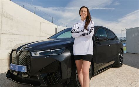 Las jugadoras del Real Madrid ya tienen los BMW eléctricos