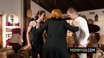 Sexy Stripper Stepmother Got Double Penetrated From Her Horny Stepsons XNXX