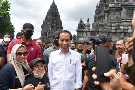 Ajak Cucu Ke Candi Prambanan Presiden Jokowi Promosikan Wisata Edukasi