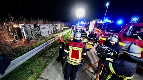 Busunglück mit Schülern in NRW viele Verletzte auf Autobahn bei Dortmund