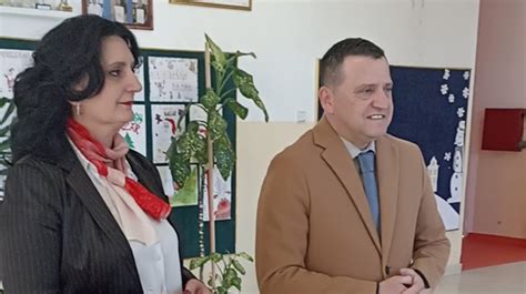 Ministar Vojinovi Posjetio O Branko Bo Ovi U Renoviranje Kole