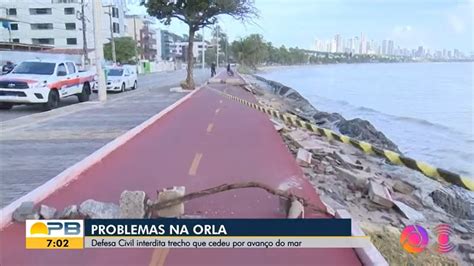 Trecho de ciclovia na orla da praia do Cabo Branco é interditado pela