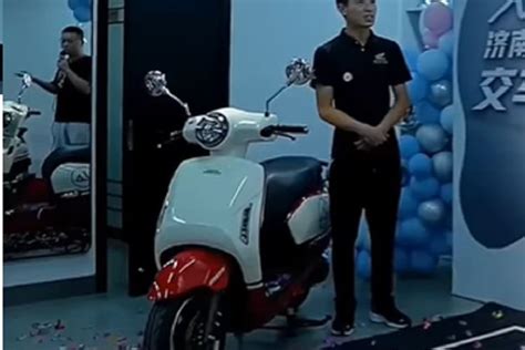 Cukup Rp17 Jutaan Honda Luncurkan Skutik Retro Siap Lawan Vespa