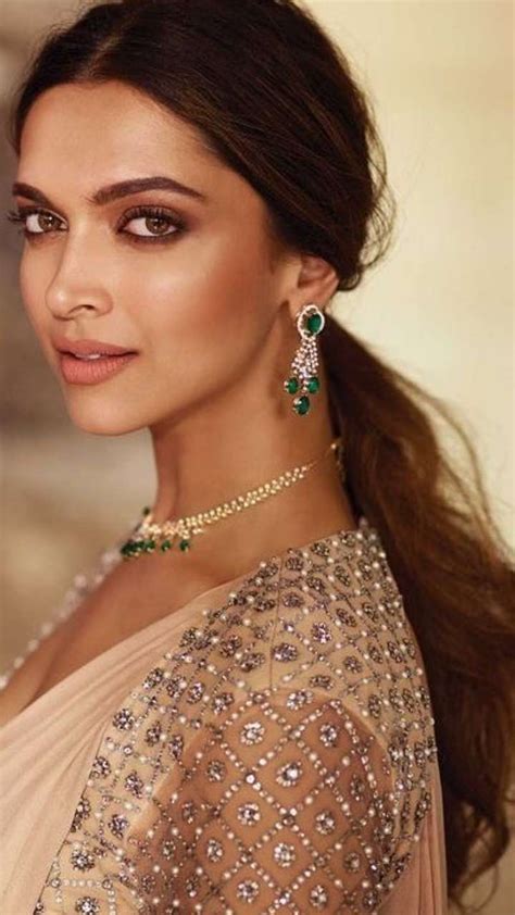 Deepika Padukone Hairstyle In Saree