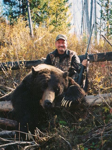 Grizzly Hunting In Bc Guided Hunts For Grizzly Bear Circle M