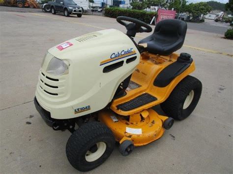 2007 Cub Cadet Lt1042 Series 1000 597cc Ride On Mower Auction 0001