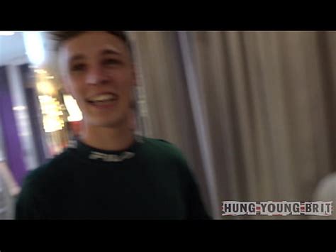 TODOS querían FOLLAR a este chico de 18 años XVIDEOS