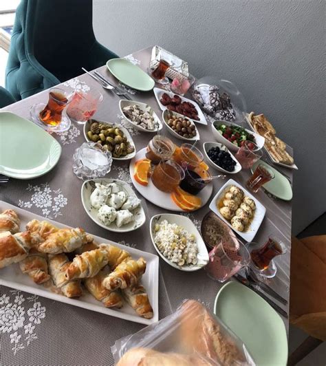 Tatlı tarifleri on Instagram Kahvaltının mutlulukla bir ilgisi olmalı