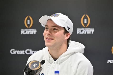 Notre Dames Star Qb Riley Leonard Is More About Christ Than