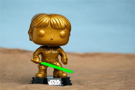 Walmart Exclusive Gold Luke Skywalker R Funkopop